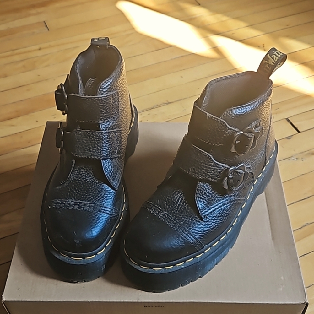 Doc Martens - devon Flower- Size 7L